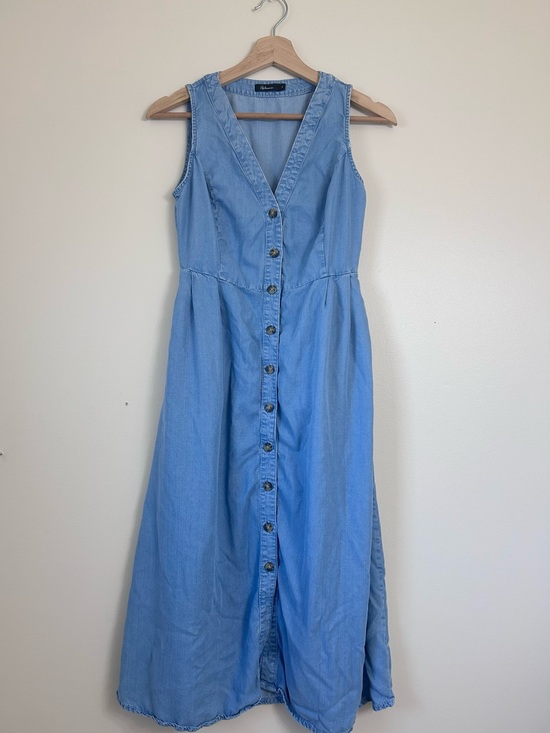 Reitmans Dresses & Skirts - Reitmans Light Wash Lyocell Chambray Sleeveless Button Front Maxi Dress Size 2